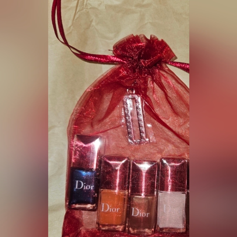 Dior Nail Polish 7ml 4 Pack With Dior D Charm All Brand New - Picture 3 of 4